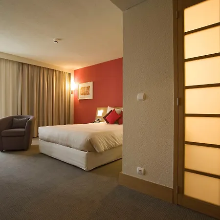 Novotel מלון 4*