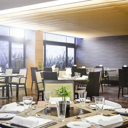 Novotel מלון 4*
