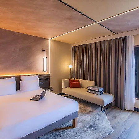 Novotel מלון 4*